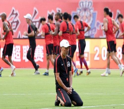 蓉城官方宣,布塞鸟加入,阵容,万博体育,万博体育官方网站,万博体育在线,万博体育登录,万博体育平台,万博体育下载,万博体育app